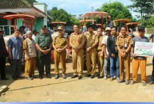 Sentuhan Harapan di Musim Tanam: Bupati Lampung Utara Serahkan Alsintan untuk Petani