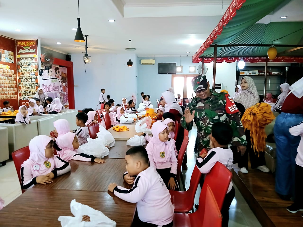 Babinsa Dampingi Putra Putri TK Aisyah Dalam Rangka Coocing Class di Wilayah Kelurahan Kratonan