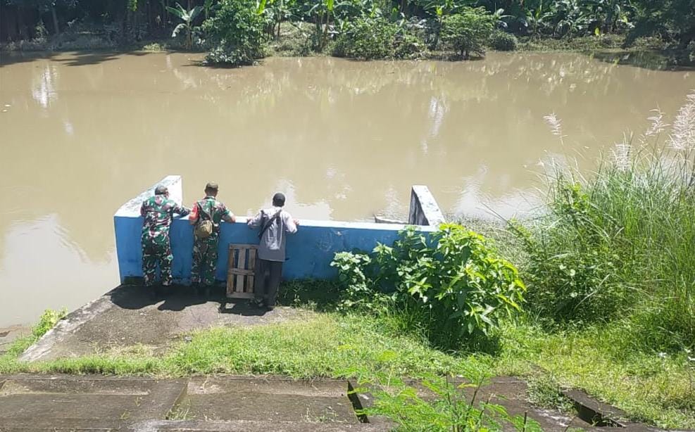 Babinsa Joyotakan Melaksanakan Patroli Di Wilayah Binaan