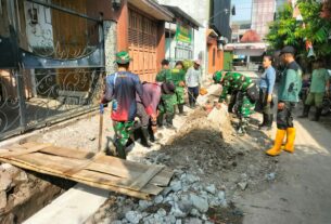 Danramil 03 Serengan Gandeng Warga dan Ormas Kerja Bakti KBD Tahap II TA. 2025