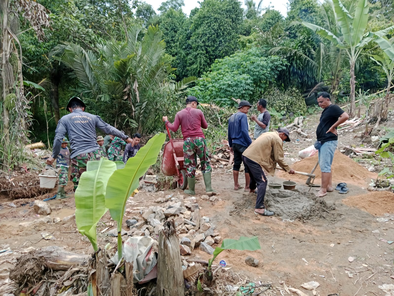 Dari Drainase hingga Sumur Bor, Koramil 410-01/PJG Hadirkan Bukti Bukan Janji!