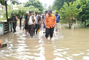 Bupati dan Kapolres Lampura Tinjau Warga Terdampak Banjir