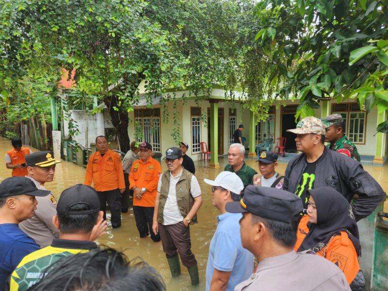 Bupati dan Kapolres Lampura Tinjau Warga Terdampak Banjir