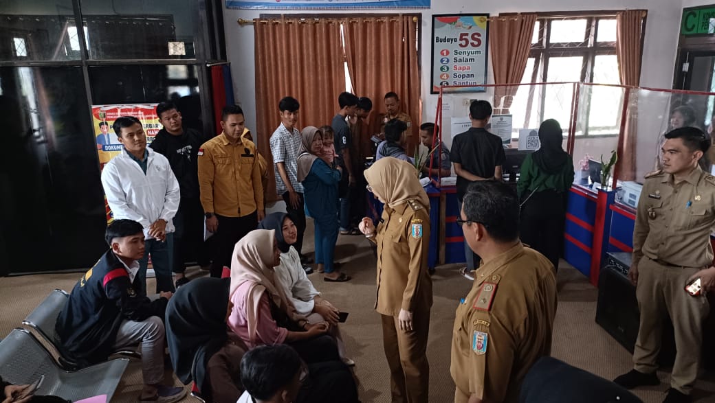 Hari Pertama kerja Pasca Lebaran Bupati Ayu Asalasiyah Sidak Ke Sejumlah OPD