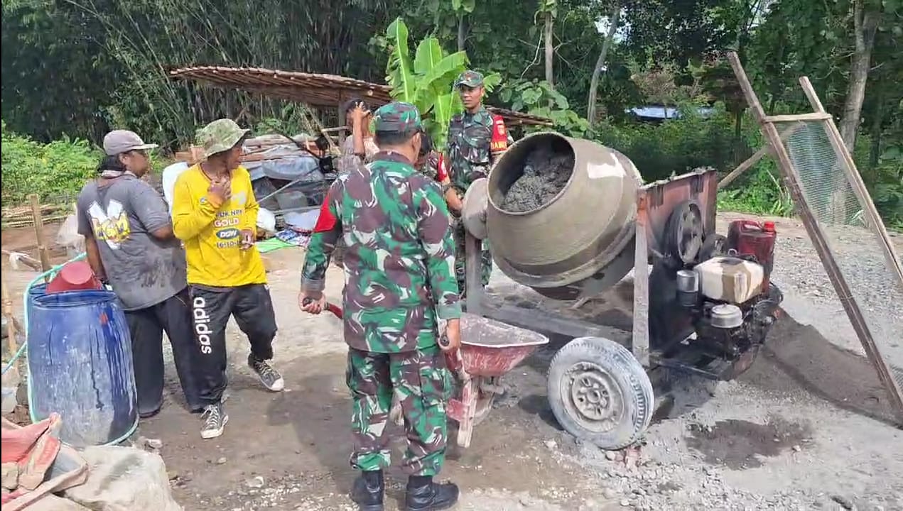Kerja Bakti Perbaiki Jalan Rusak, Wujud Kebersamaan Warga Desa Mojodoyong