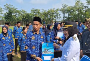 Peringatan HUT Way Kanan Ke-26, PLT Bupati Way Kanan Serahkan SK CPNS Formasi 2024