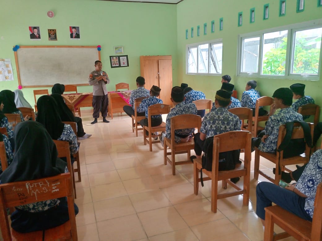 Satbinmas Polres Tulang Bawang Binluh Tentang Bullying Kepada Pelajar SMP Bina Bhakti, Ini Tujuannya