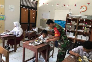 "TNI Siap Mendukung Penuh Program Pemerintah” Babinsa Jagalan Bantu Pendistribusian Makanan Bergizi