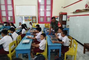 Tanpa Lelah, Babinsa Sudiroprajan Dampingi Pendistribusian Makan Bergizi Gratis di Sekolah