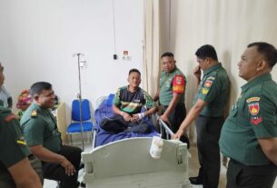 Wujud Kepedulian, Keluarga Besar Koramil 04/Jebres Bezuk Anggota Yang Sedang Sakit