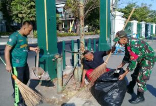 Wujudkan Kemanunggalan TNI-Rakyat, Babinsa Keprabon Bersama Warga Masyarakat Laksanakan Kerja Bakti