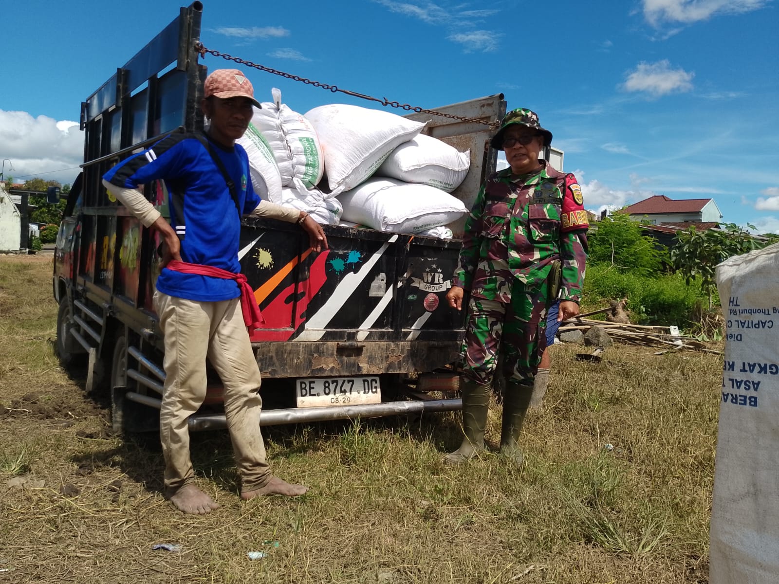 Koramil 410-04/TKT Sukses Panen Raya Padi Ciherang di Lahan Petani, Dukung Swasembada Pangan Nasional
