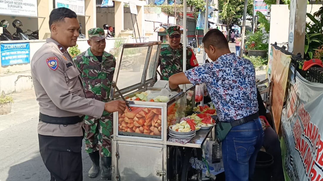 Babinsa Kratonan datangi Pelaku UMKM di Wilayah Binaan