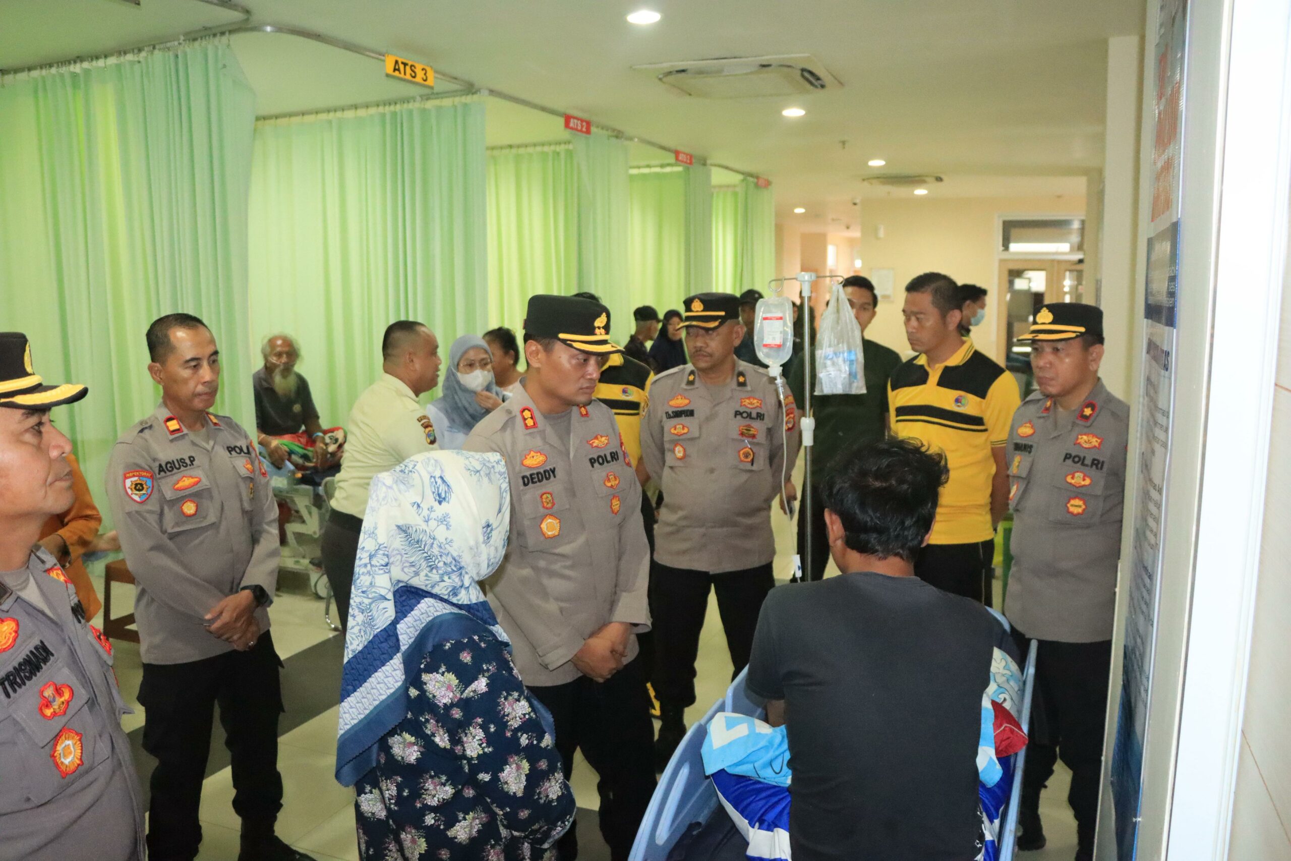 Bentuk Peduli, Kapolres Lampura kunjungi Warga Korban Keracunan Makanan