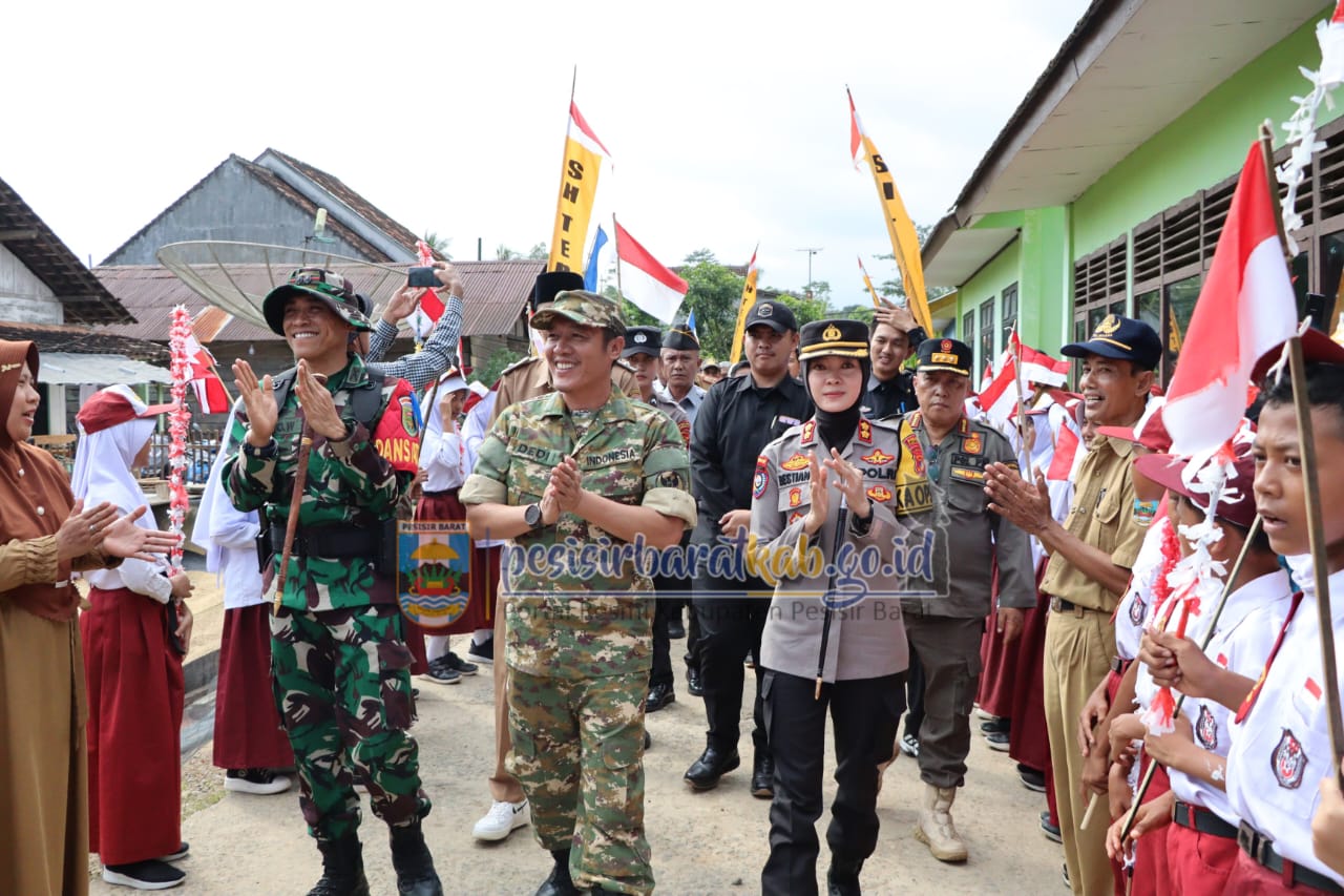 Bupati Dedi Irawan buka TNI manunggal membangun desa(TMMD)ke 14