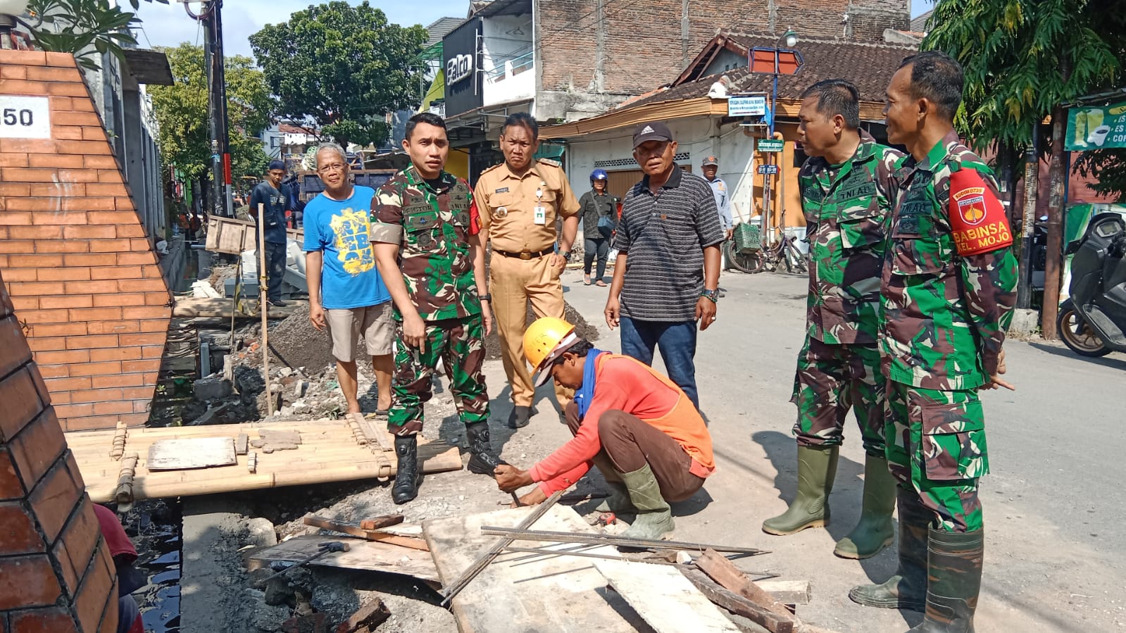 Pastikan Proges TMMD Sengkuyung Tahap II Lancar Dandim 0735/Surakarta Sidak Langsung Lokasi TMMD