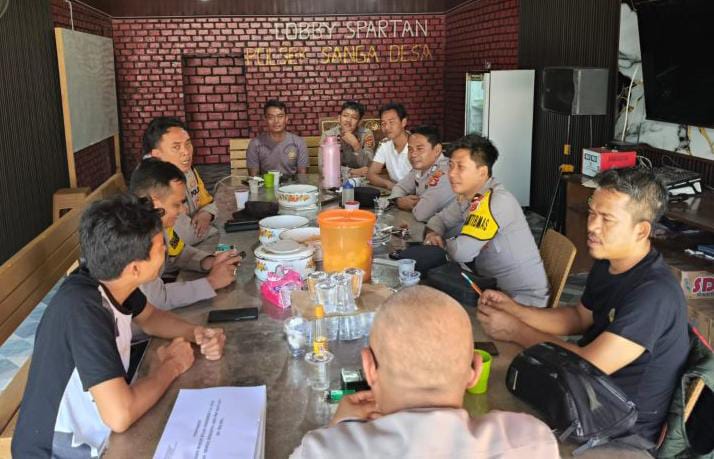 Kapolsek Sanga Desa Tekankan Sinergi Bhabinkamtibmas dengan Warga Demi Jaga Kamtibmas