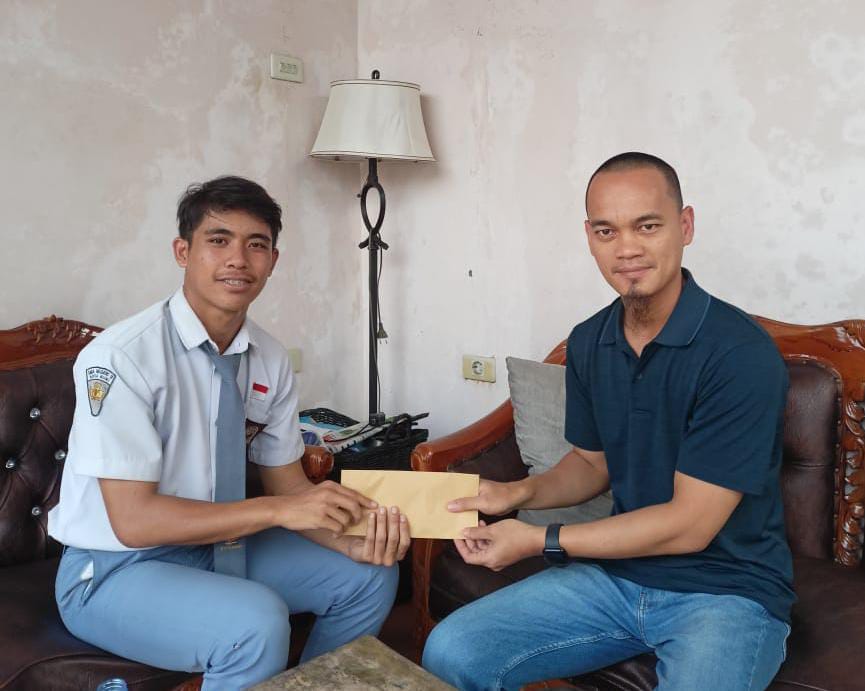 Ketua Cabang Forki Lampura berikan bantuan kepada 6 Atlet Karate yang akan berlaga di Kejuaraan Tingkat Nasional di Riau