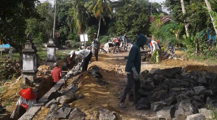 Pemdes Desa Karang Sakti bangun 500 meter Siring Pasang