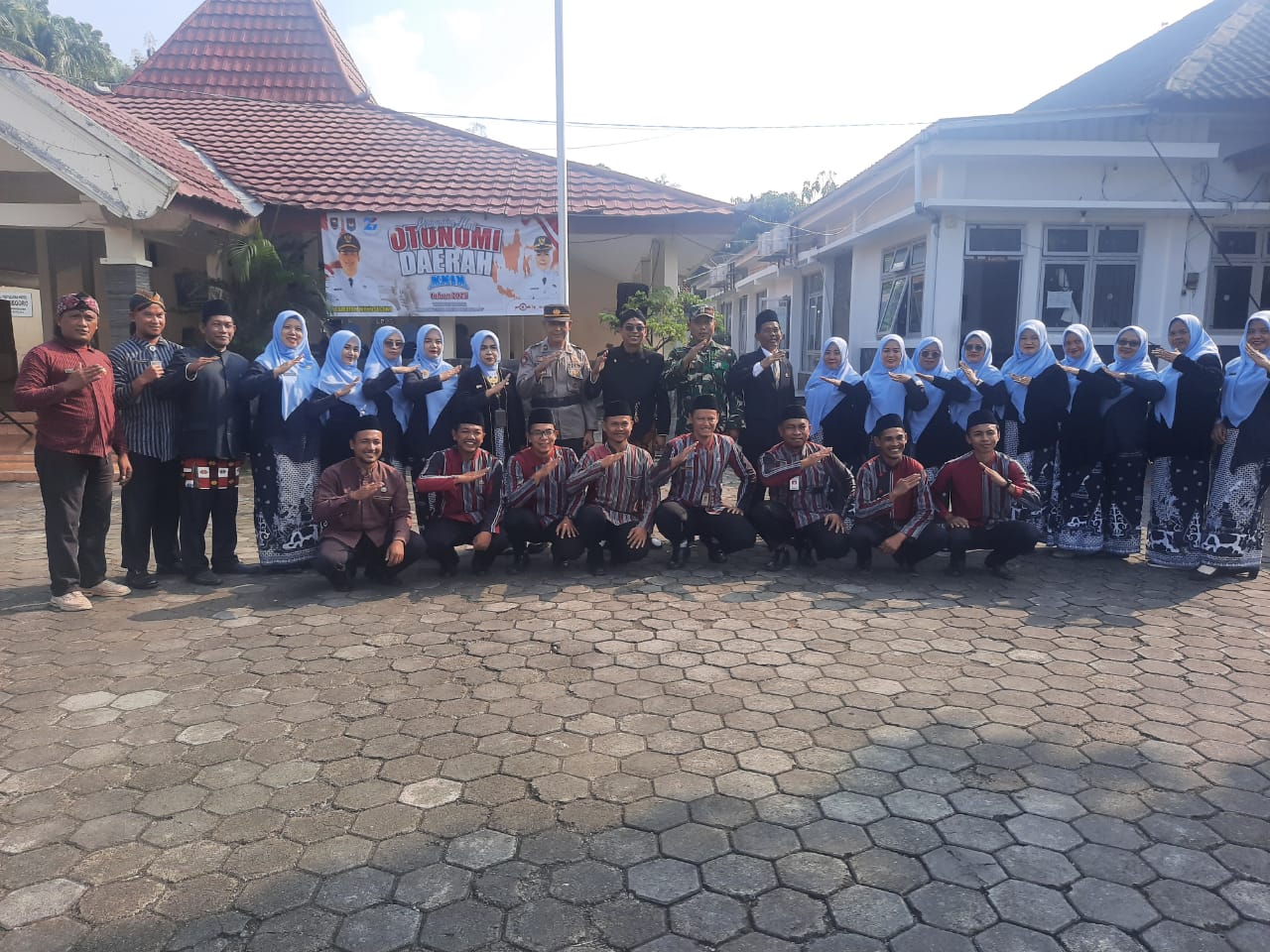 Pentingnya Meningkatkan Kesadaran Masyarakat Tentang Pendidikan