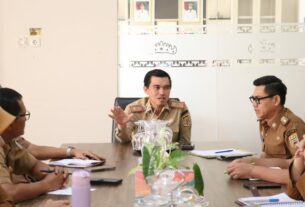 Pimpin Rapat, Pj. Sekda Arie Anthony : Pemkab Siap Tingkatkan Kualitas Layanan Jelang Penilaian Publik 2025