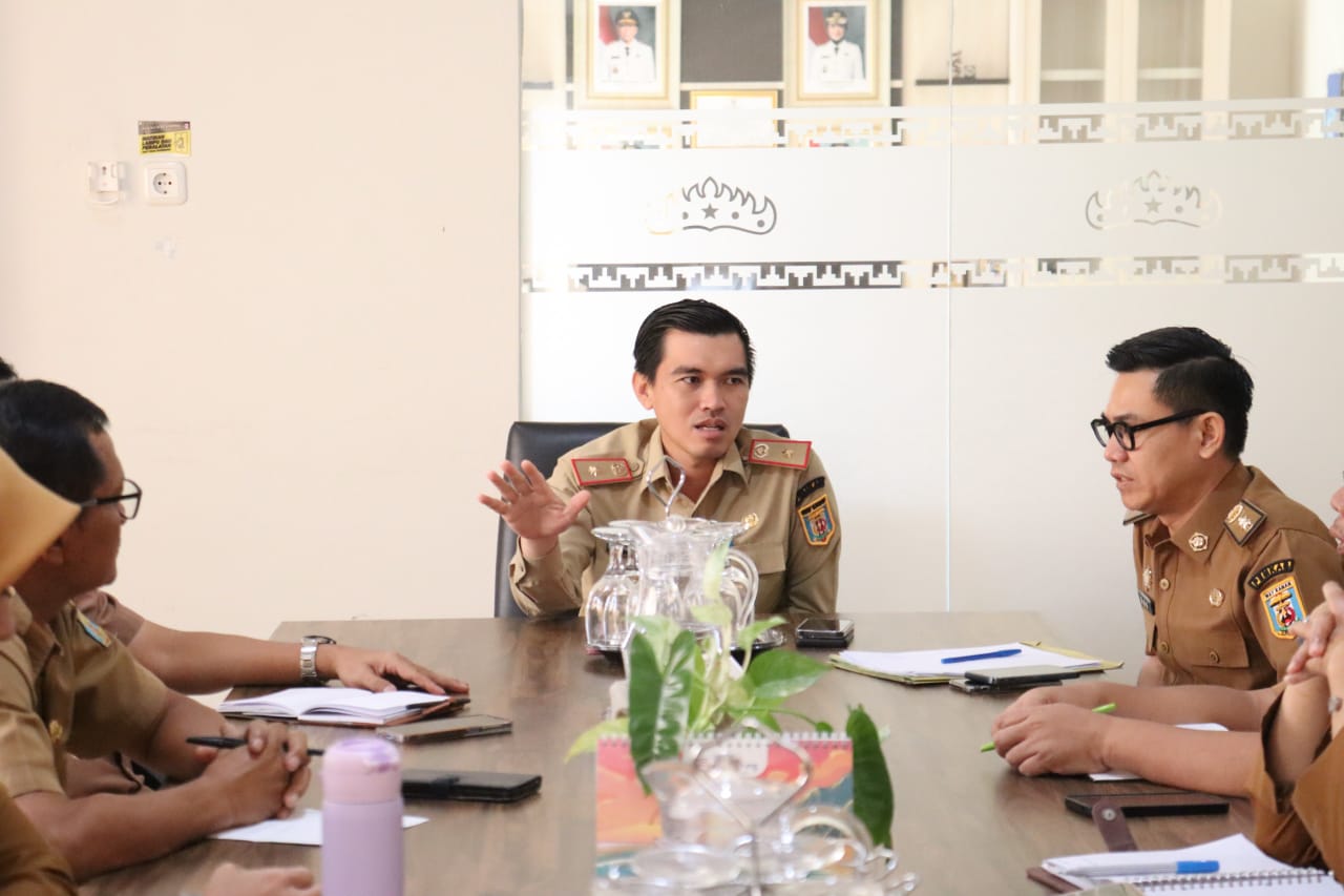 Pimpin Rapat, Pj. Sekda Arie Anthony : Pemkab Siap Tingkatkan Kualitas Layanan Jelang Penilaian Publik 2025
