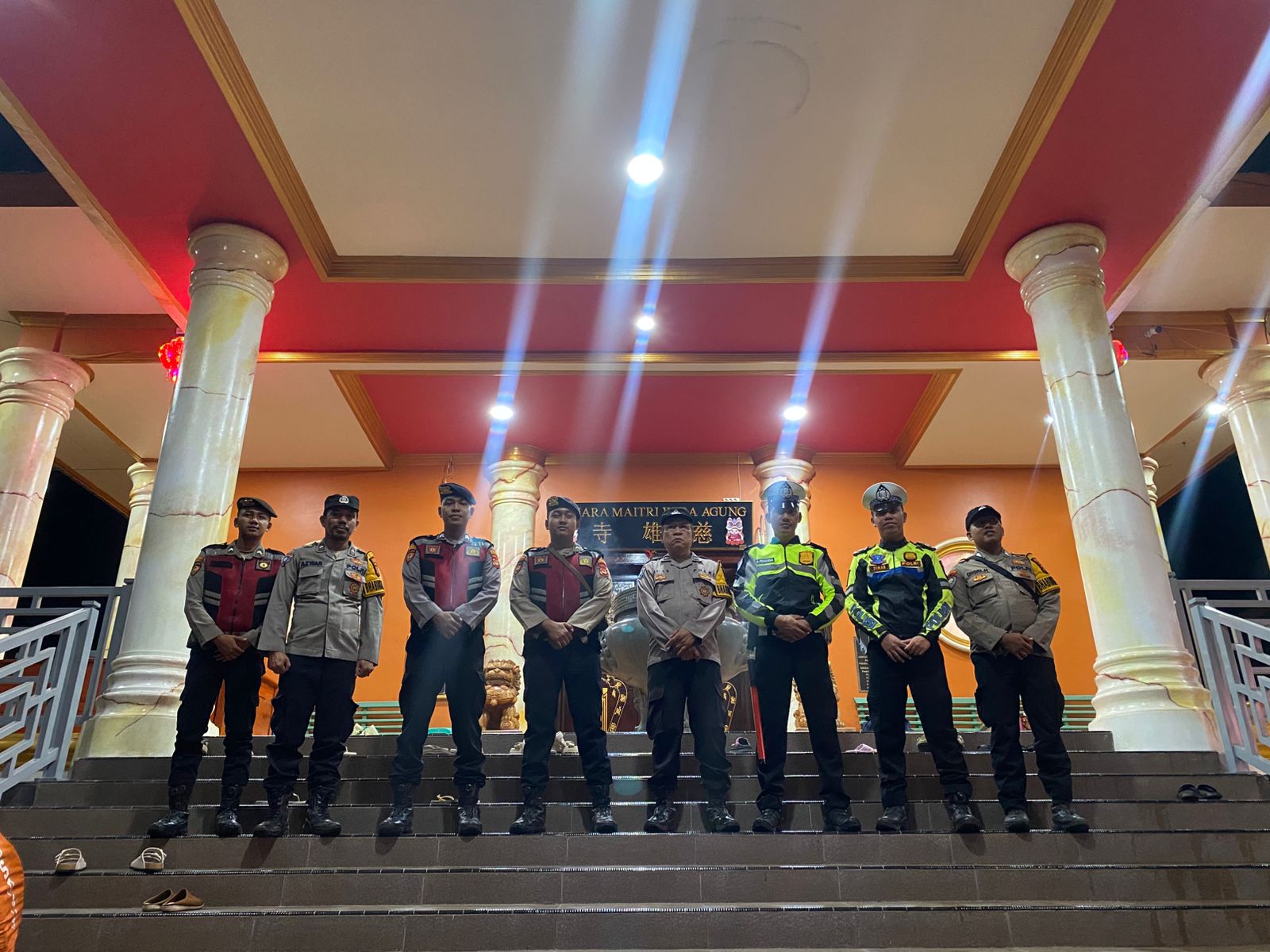 Polres Tulang Bawang Kerahkan Belasan Personel Amankan Ibadah Hari Raya Waisak di Vihara Maitri Wira Agung