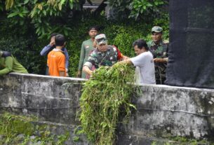 Puncak Peringatan Hari Kebangkitan Nasional, Kodim Surakarta Gelar Karya Bakti Pembersihan Sungai Dan Saluran Air di 5 Kecamatan