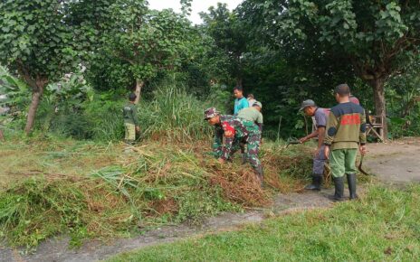 Koramil 03/Serengan Bersama Warga Dan Seluruh Elemen Masyarakat Gotong-royong Bersihkan Lingkungan