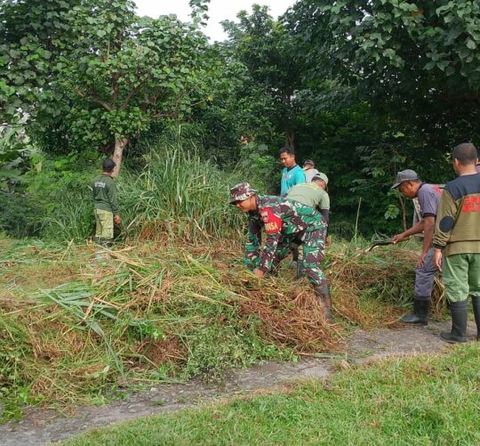 Koramil 03/Serengan Bersama Warga Dan Seluruh Elemen Masyarakat Gotong-royong Bersihkan Lingkungan