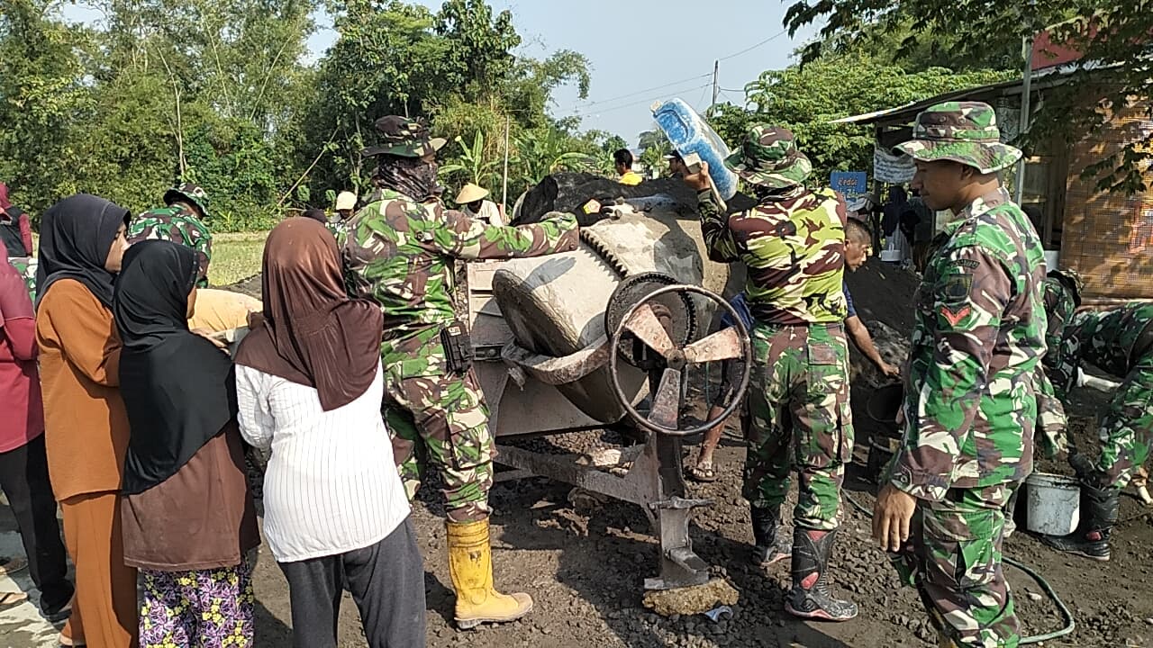 Srikandi Desa Kayen Turut Sukseskan TMMD