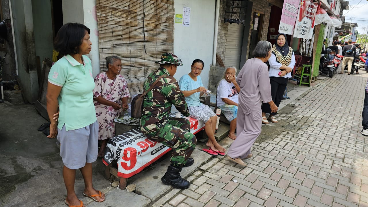 Tanpa Syarat, Tanpa Pamrih Ketulusan Hati Babinsa Tipes Dampingi Pelaku UMKM Shuttlecock