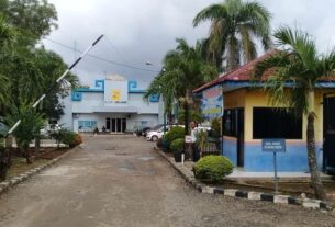 Manager PT.PLN Persero Cabang Kotabumi, Hendri Sinaga, Bungkam Seribu Bahasa Soal Kabel Listrik Yang Terjuntai