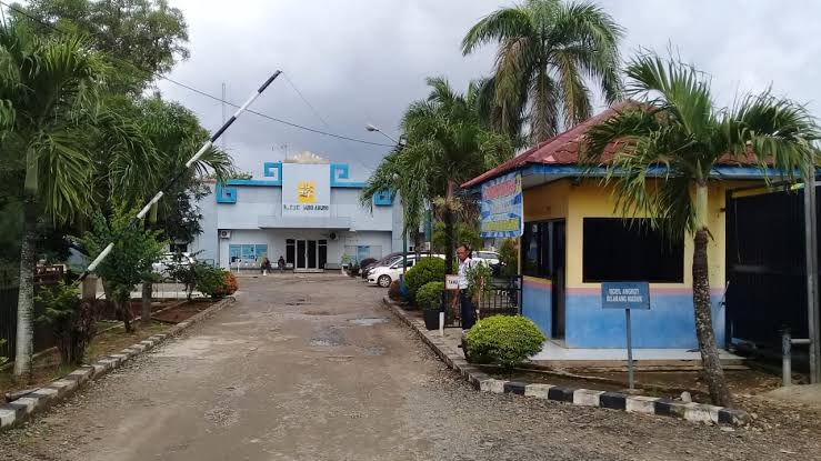 Manager PT.PLN Persero Cabang Kotabumi, Hendri Sinaga, Bungkam Seribu Bahasa Soal Kabel Listrik Yang Terjuntai