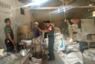 Babinsa Awasi Stok Beras di Penggilingan Padi, Pastikan Ketersediaan Pangan Aman