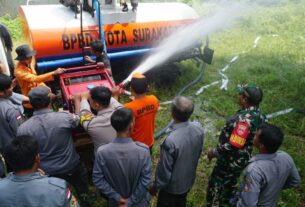 Babinsa Joyotakan Gandeng BPBD dan Linmas Simulasi Penanggulangan Bencana