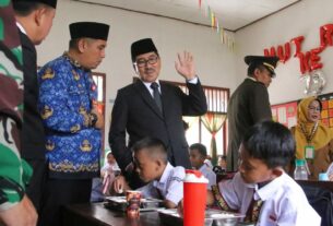 Bupati Lampura Tinjau Pelaksanaan Program Makan Bergizi Gratis di SDN 03 Candimas