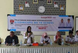 Pelajar SMKN 1 Tanjung Raya Terima KTP dan KIA dari Bupati Mesuji