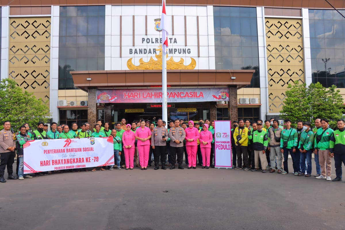 Humanis, Polresta Bandar Lampung Berbagi Bersama Ojol