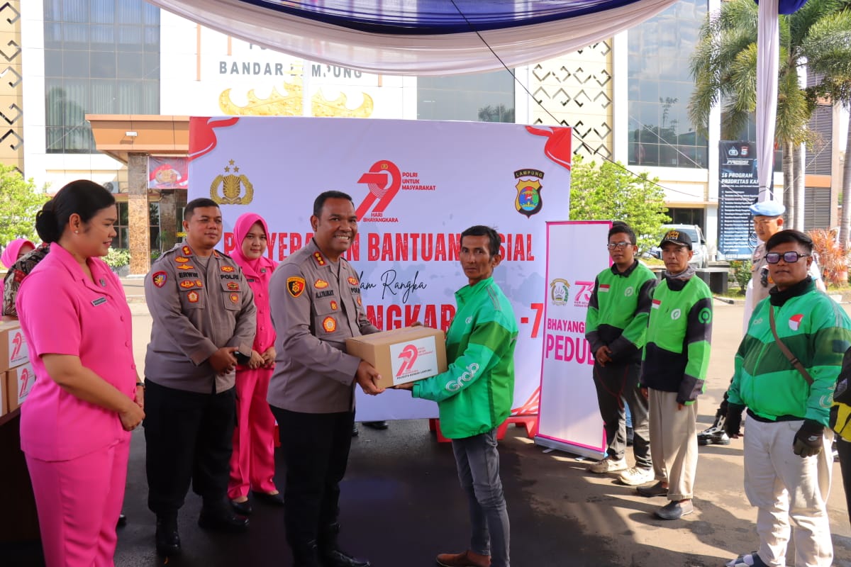 Humanis, Polresta Bandar Lampung Berbagi Bersama Ojol