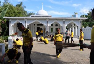 Polres Tanggamus Gelar Bakti Sosial Religi Sambut Hari Bhayangkara ke-79 di Masjid Jami' Barokatus Solihin