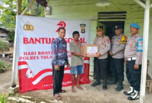 Polri untuk Masyarakat, Polsek Tulang Bawang Tengah Salurkan Bantuan Sosial Jelang HUT Bhayangkara ke-79