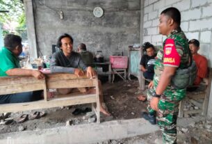 Sembari Bincang Santai Bersama Warga, Babinsa Jebres Selipkan Pesan Jaga Kamtibmas