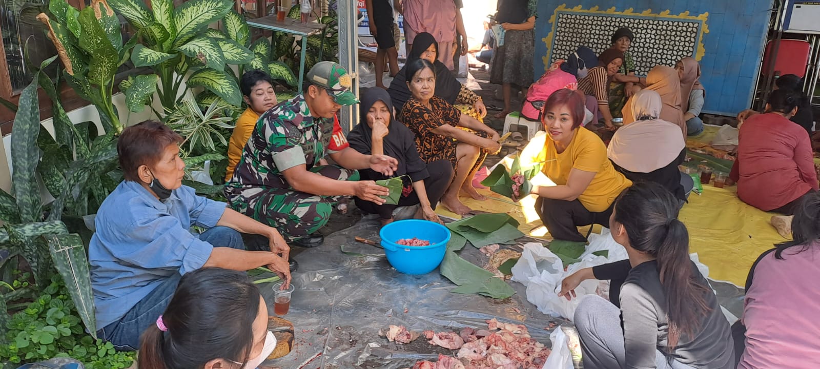 Serda Ichsan Himbau Warga Gunakan Bahan Alami Wadahi Daging Qurban
