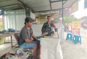Tak Pandang Bulu Dekati Warga, Babinsa Sumber Komsos Dan Berikan Motivasi kepada Tukang Jahit