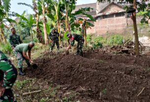 Tanpa Henti Membantu Warga, Anggota Koramil 03/Serengan Ajak Warga Olah Lahan Tidur