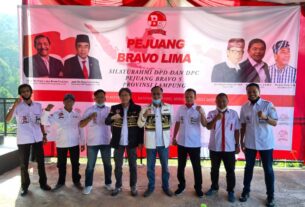 Ketua DPD PBL Lampung Ary Meizari Alfian, Ketua DPP PBL Bidang Ekonomi Dr Andi Desfiandi mewakili Ketum DPP PBL Fachrul Razi, dan ketua DPC PBL se-Lampung pada Silaturahmi Pengurus PBL se-Lampung di Emerald Bistro, kompleks Emerald Hill Residence, Sukamaju, Telukbetung Timur, Bandarlampung, Minggu (12/7/2020). | Muzzamil