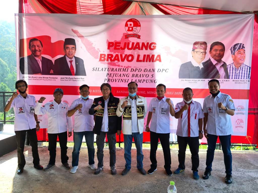 Ketua DPD PBL Lampung Ary Meizari Alfian, Ketua DPP PBL Bidang Ekonomi Dr Andi Desfiandi mewakili Ketum DPP PBL Fachrul Razi, dan ketua DPC PBL se-Lampung pada Silaturahmi Pengurus PBL se-Lampung di Emerald Bistro, kompleks Emerald Hill Residence, Sukamaju, Telukbetung Timur, Bandarlampung, Minggu (12/7/2020). | Muzzamil