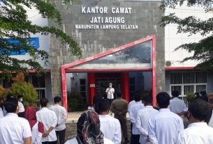 Camat Jati Agung Tekankan Peningkatan Disiplin