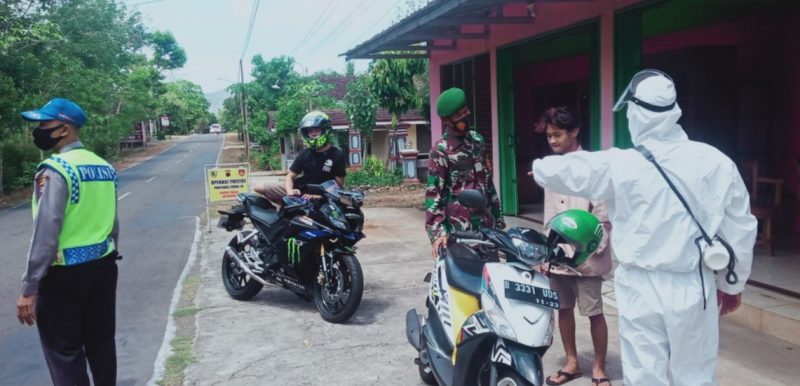 Gabungan TNI-Polri Dan Petugas Kesehatan Kecamatan Jatisrono Gelar Operasi Gakplin